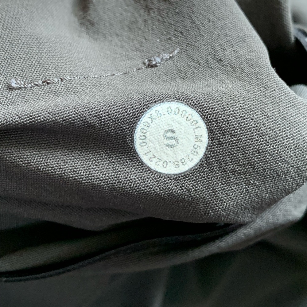 Lululemon mens Surge Hybrid Pant dark grey size S - Picture 8 of 8